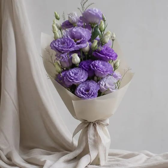 Buket Wisuda Ungu Lisianthus
